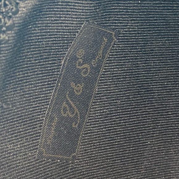 Y and S Original - Vintage Velvet Clam Shell Evening Clutch with Jeweled Clasp - Picture 5 of 11